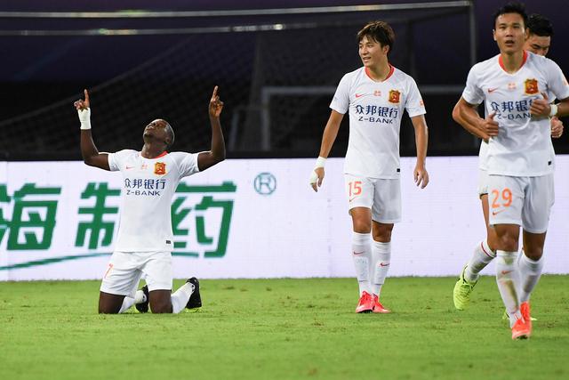 哈特三双尼克斯魔术携手晋级 猛龙力克步行者